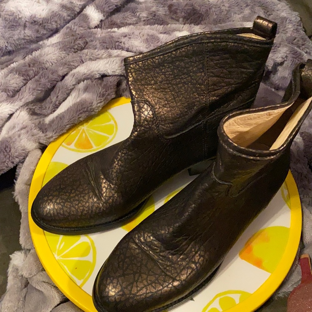 Low bootie size 8 leather